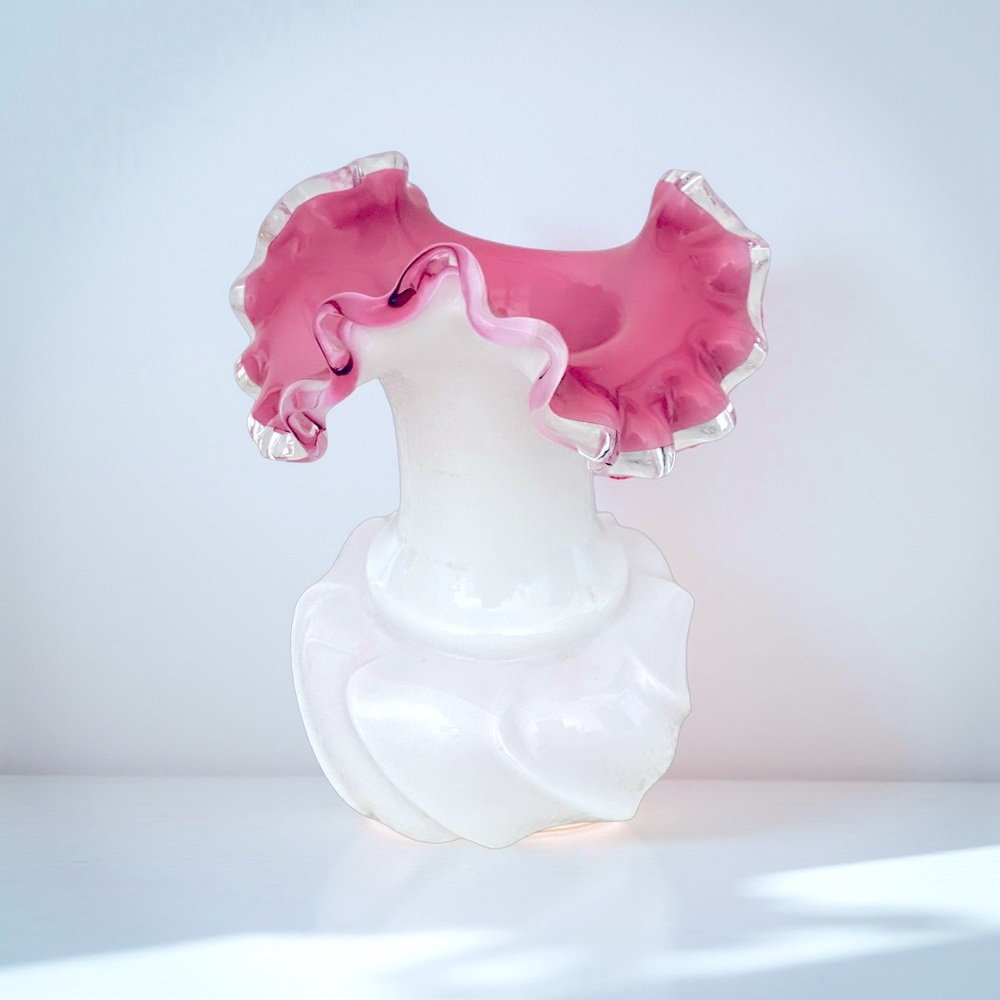 Fenton peach crest melon swirl vase. Produced by Fenton between 1940-1969.
